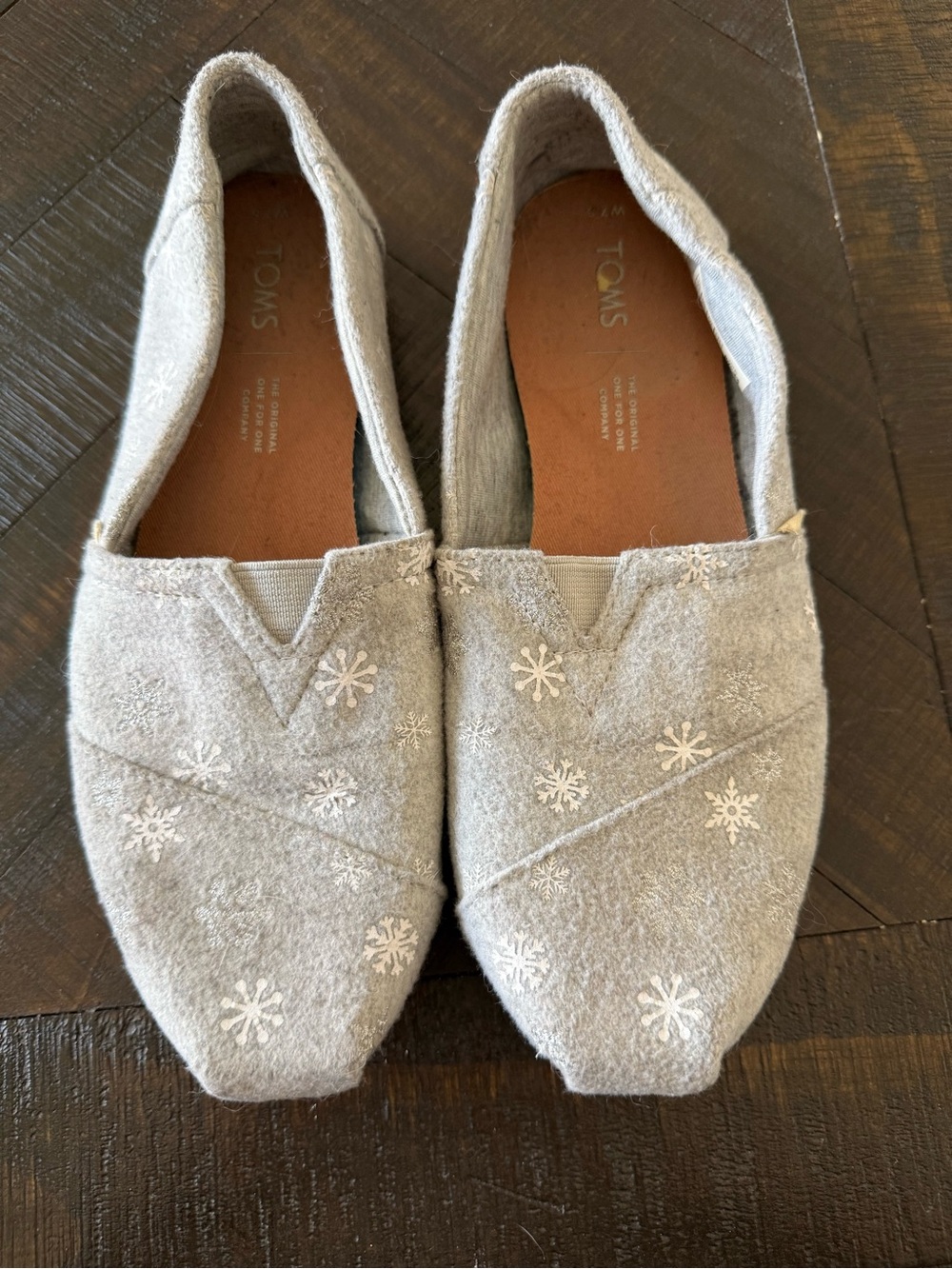 TOMS Women's Light Gray Snowflake Embroidered Canvas Slip-Ons